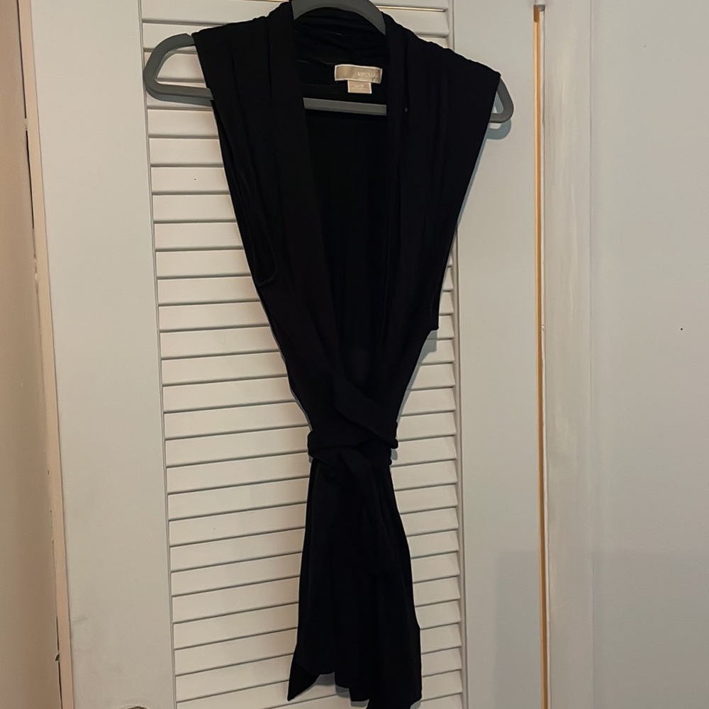 Michael Kors Sz L.  sleeveless cardigan. Flat pockets. Attached belt